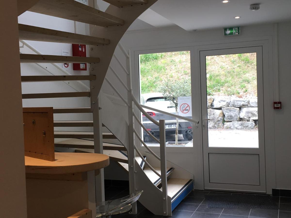 Sur Le Port Apartment
