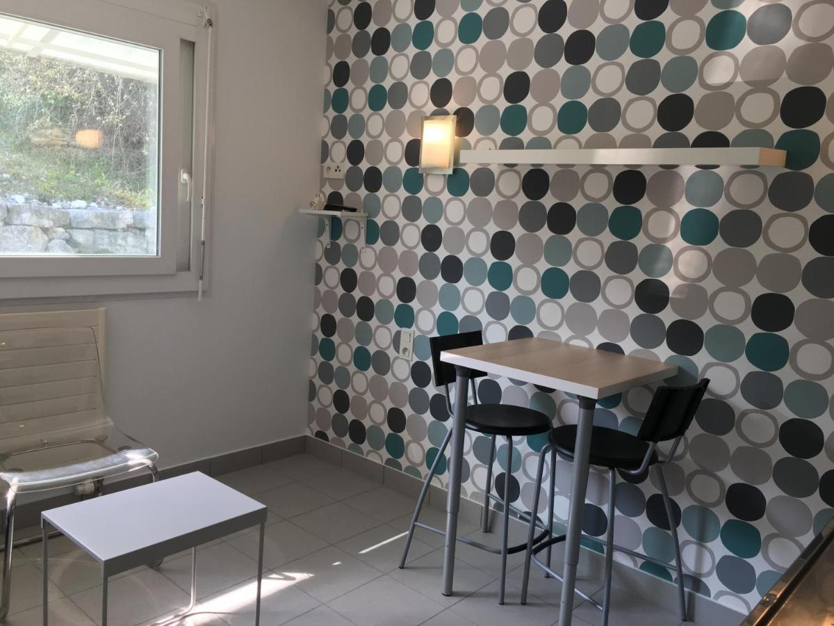 Sur Le Port Apartment *